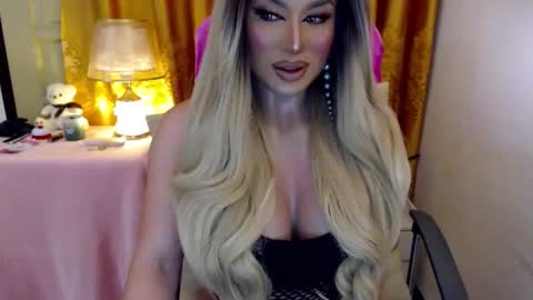 Snapshot of yourmistressofevil_isback chatting on 06-08-26, 03:34 Adriana Maxwell online show from 06-08-26, 03:34