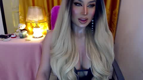 Snapshot of yourmistressofevil_isback chatting on 06-09-26, 05:46 Adriana Maxwell online show from 06-09-26, 05:46