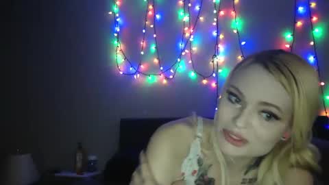 Snapshot of yournakedvalentine chatting on 02-10-25, 10:09 Alexis Star online show from 02-10-25, 10:09