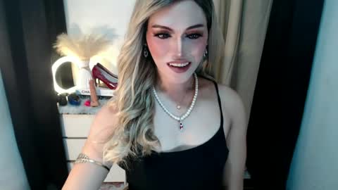 Snapshot of yournaughtykendal chatting on 06-24-26, 07:13 TIFFANY SUCKING QUEEN online show from 06-24-26, 07:13