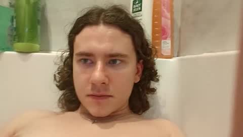 Snapshot of yourpantyhosesla_ve chatting on 11-18-25, 01:33 Nylon slave online show from 11-18-25, 01:33