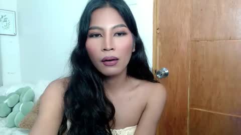 yourprettybella_ts online show from 11-17-25, 10:04