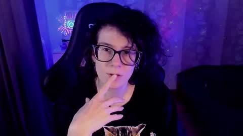 Snapshot of yourscosmic chatting on 12-17-25, 10:54 Yours Cosmic online show from 12-17-25, 10:54