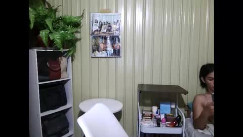 Snapshot of yoursubmissive_larah chatting on 05-12-26, 05:26 yoursubmissive_larah online show from 05-12-26, 05:26