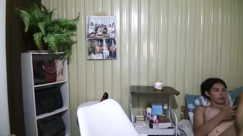 Snapshot of yoursubmissive_larah chatting on 05-13-26, 07:06 yoursubmissive_larah online show from 05-13-26, 07:06