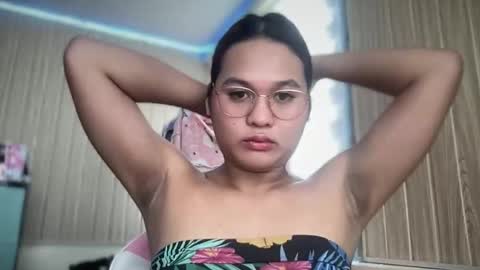 yoursweetgirl_zia online show from 04-17-26, 04:37