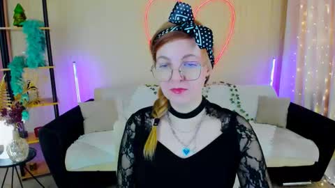 Snapshot of youruniverser chatting on 02-05-26, 09:47 Alice online show from 02-05-26, 09:47