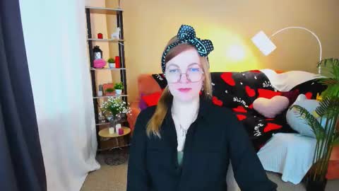 Snapshot of youruniverser chatting on 02-11-26, 09:36 Alice online show from 02-11-26, 09:36