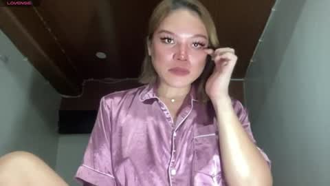 Snapshot of yourwildestdreamgirl chatting on 06-23-26, 10:35 ANDREA online show from 06-23-26, 10:35