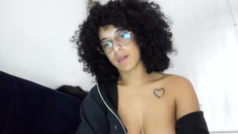 Snapshot of youwishtobeme chatting on 03-06-25, 03:35 elizabeth ju online show from 03-06-25, 03:35