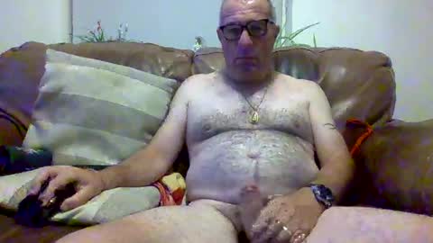Snapshot of yragbew chatting on 07-24-26, 03:26 Daddiesgirl online show from 07-24-26, 03:26