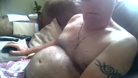 Snapshot of yragbew chatting on 07-25-26, 12:36 Daddiesgirl online show from 07-25-26, 12:36