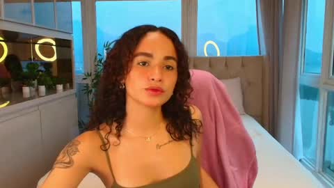 Ysenne online show from 05-26-26, 11:06