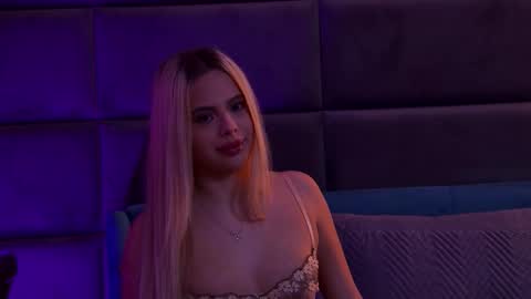 Foxie online show from 11-16-25, 04:12