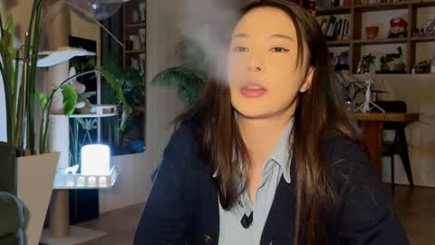 Snapshot of yuanlili chatting on 11-27-25, 02:41 lili online show from 11-27-25, 02:41