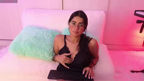 Snapshot of yues0506 chatting on 12-16-24, 10:24 Yurani online show from 12-16-24, 10:24