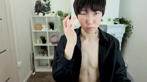 Snapshot of yugoasian chatting on 12-15-25, 12:31 Yugo online show from 12-15-25, 12:31