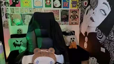    rawr   Anne Independent model      online show from 10-17-25, 07:05