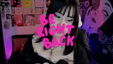    rawr   Anne Independent model      online show from 10-19-25, 10:54