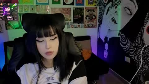    rawr   Anne Independent model      online show from 11-21-25, 01:37