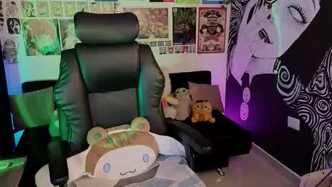 Snapshot of yuhwa chatting on 02-18-26, 11:55 rawr Anne Independent model online show from 02-18-26, 11:55