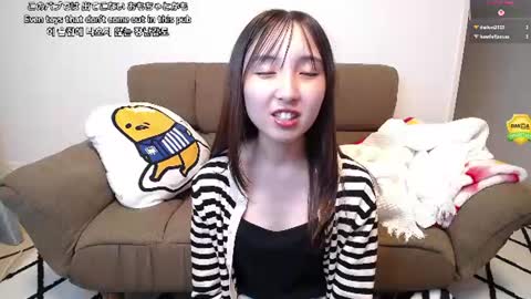 Snapshot of yui_x chatting on 07-31-26, 12:04 yui_x online show from 07-31-26, 12:04