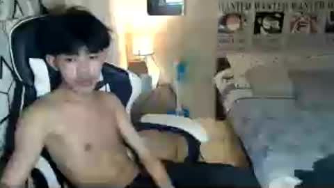yujinro_18 online show from 06-12-26, 03:00