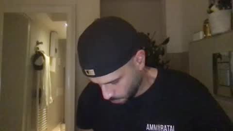 Snapshot of yul53 chatting on 09-19-25, 04:40 yul53 online show from 09-19-25, 04:40