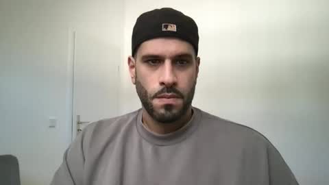 Snapshot of yul53 chatting on 10-23-25, 10:36 yul53 online show from 10-23-25, 10:36