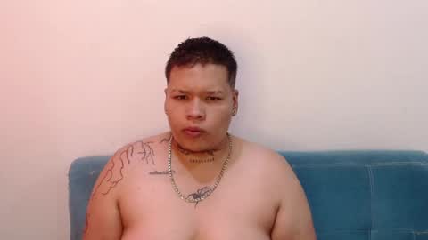 Snapshot of yulandval chatting on 10-05-25, 10:07 yul and val couple online show from 10-05-25, 10:07