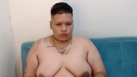 Snapshot of yulandval chatting on 10-20-25, 11:27 yul and val couple online show from 10-20-25, 11:27