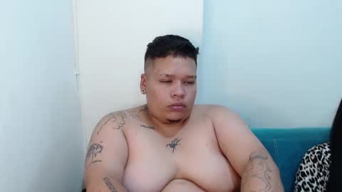 Snapshot of yulandval chatting on 10-24-25, 02:52 yul and val couple online show from 10-24-25, 02:52