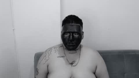 Snapshot of yulandval chatting on 10-30-25, 11:05 yul and val couple online show from 10-30-25, 11:05