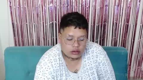 Snapshot of yulandval chatting on 12-04-25, 01:26 yul and val couple online show from 12-04-25, 01:26