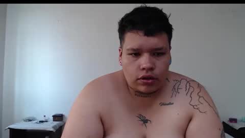 Snapshot of yulandval chatting on 12-15-25, 05:17 yul and val couple online show from 12-15-25, 05:17