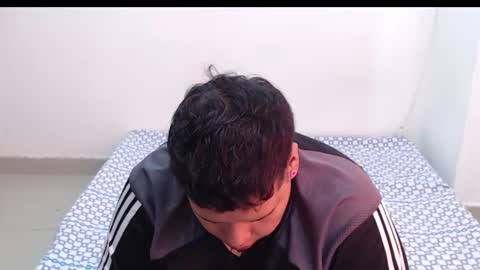 Snapshot of yulandval chatting on 12-18-25, 05:08 yul and val couple online show from 12-18-25, 05:08