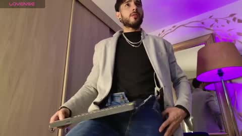 Snapshot of yulianpereira25 chatting on 02-13-25, 07:24 yulian 2811 online show from 02-13-25, 07:24