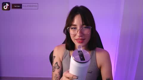 Yulienne online show from 09-11-25, 04:12