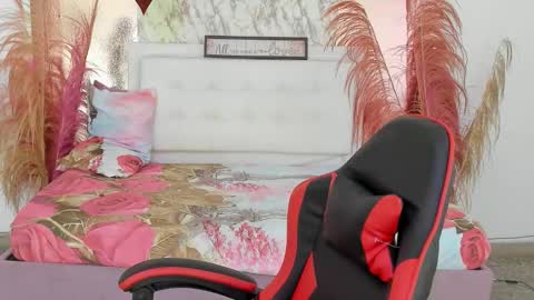 Yulisa online show from 12-13-25, 08:04