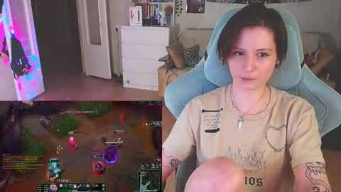 Snapshot of yum_neko_chan chatting on 02-09-25, 11:04 Kris online show from 02-09-25, 11:04