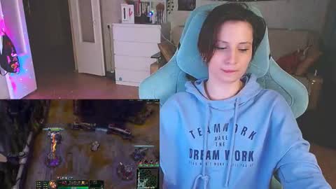 Snapshot of yum_neko_chan chatting on 02-14-25, 08:26 Kris online show from 02-14-25, 08:26