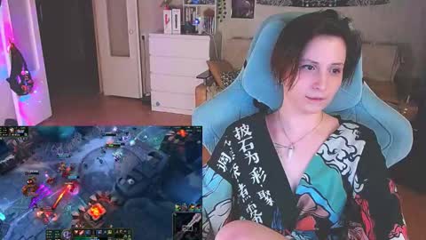 Snapshot of yum_neko_chan chatting on 02-24-25, 07:30 Kris online show from 02-24-25, 07:30