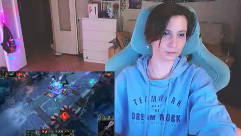 Snapshot of yum_neko_chan chatting on 02-25-25, 08:09 Kris online show from 02-25-25, 08:09