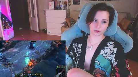 Snapshot of yum_neko_chan chatting on 03-04-25, 07:43 Kris online show from 03-04-25, 07:43