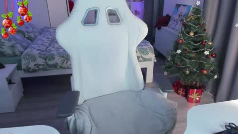 Snapshot of yumi_youkai chatting on 12-22-24, 02:38 Yumi 3 online show from 12-22-24, 02:38