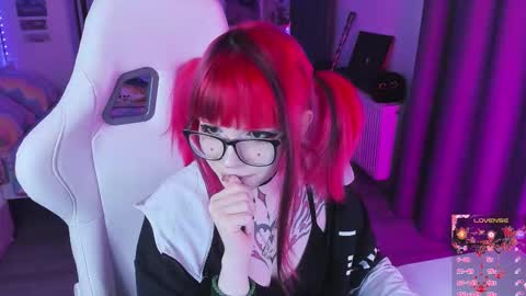 Snapshot of yumi_youkai chatting on 11-16-25, 08:25 Yumi 3 online show from 11-16-25, 08:25