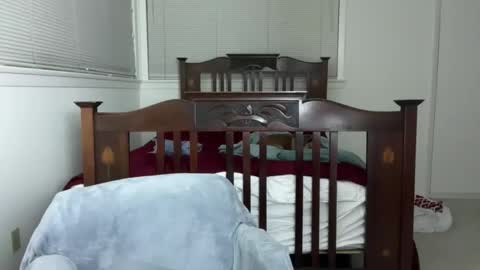 yumiandwolf online show from 12-14-25, 06:19