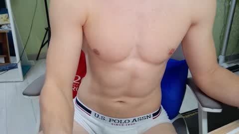 Snapshot of yummyalexxx chatting on 02-08-26, 01:58 Alex online show from 02-08-26, 01:58