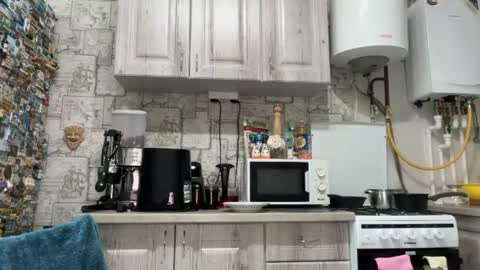 Alex online show from 06-12-26, 04:17