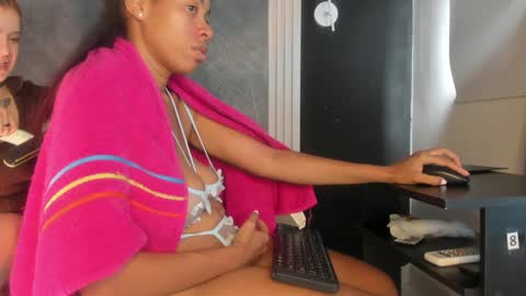 Snapshot of yummyduo chatting on 01-25-25, 08:10 Yummyduo online show from 01-25-25, 08:10